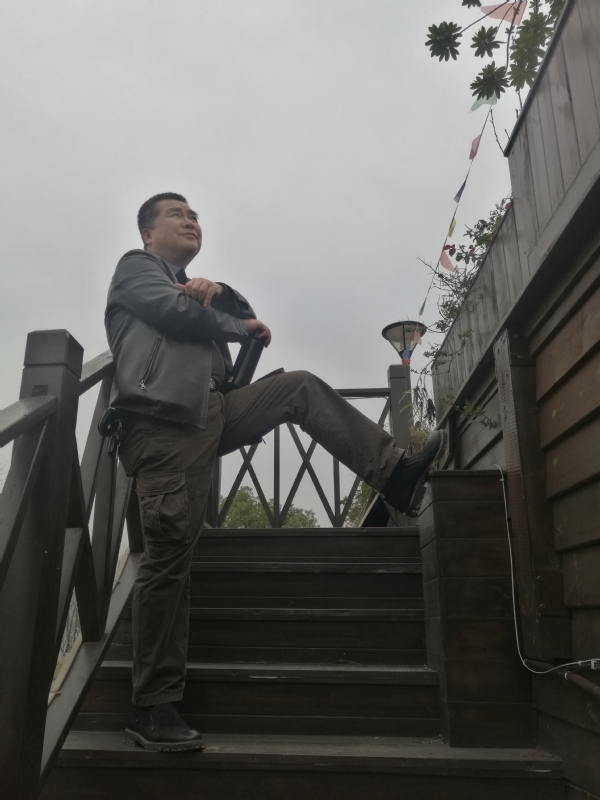 孤单背影的第一张照片--湛江相亲服务中心