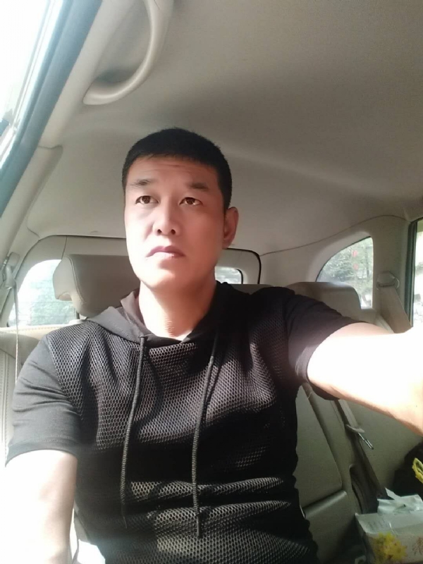 深爱的疯子的第一张照片--湛江相亲服务中心