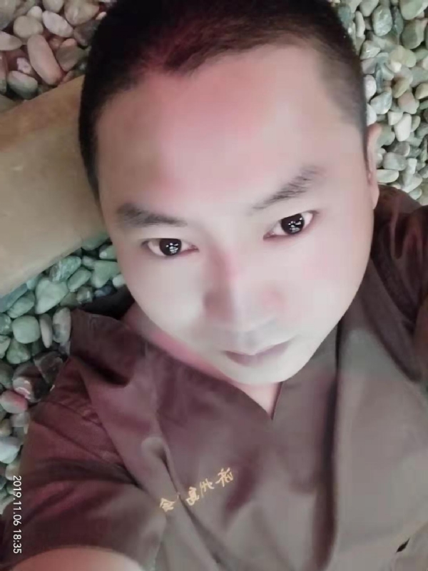 红枫叶的第一张照片--湛江相亲服务中心