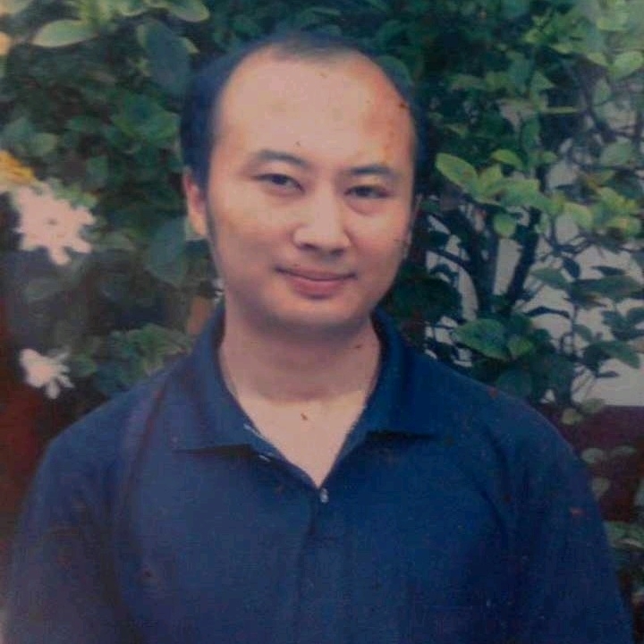 石峰里的生命的第一张照片--湛江相亲服务中心