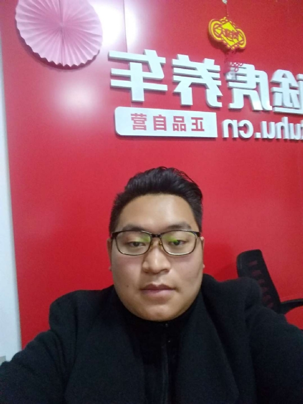 向上倾斜45度的第一张照片--湛江相亲服务中心