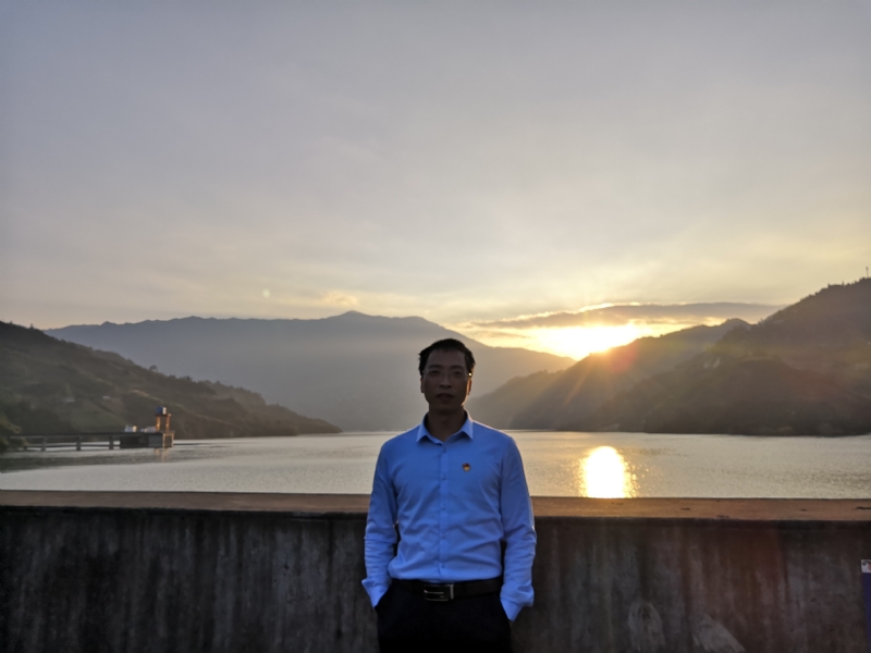 庸人自扰的第一张照片--湛江相亲服务中心