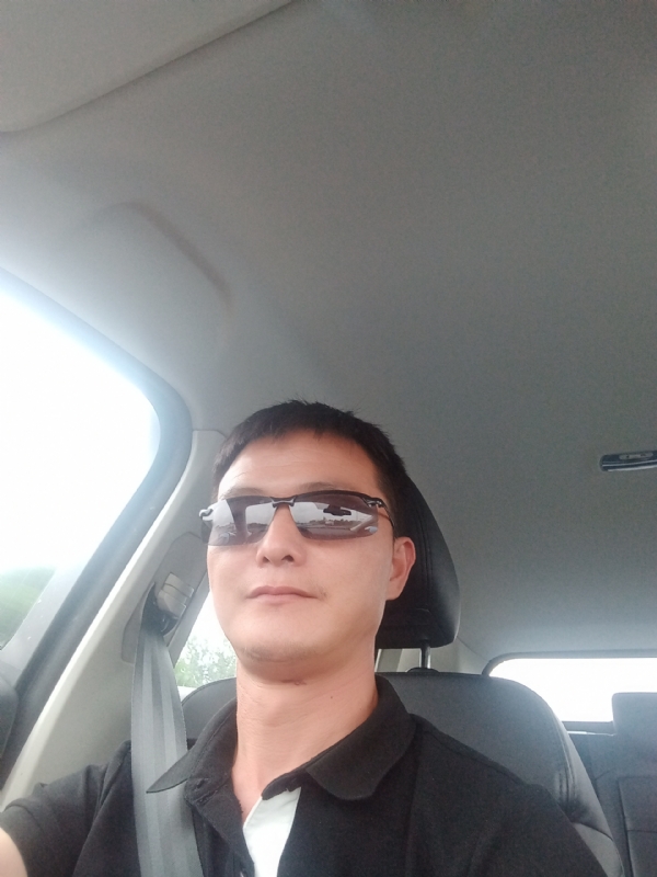 孤独的男人的第二张照片--湛江相亲服务中心