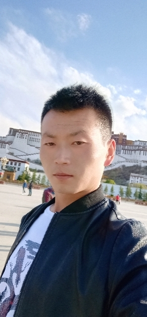 阳光下的小草的第一张照片--湛江相亲服务中心
