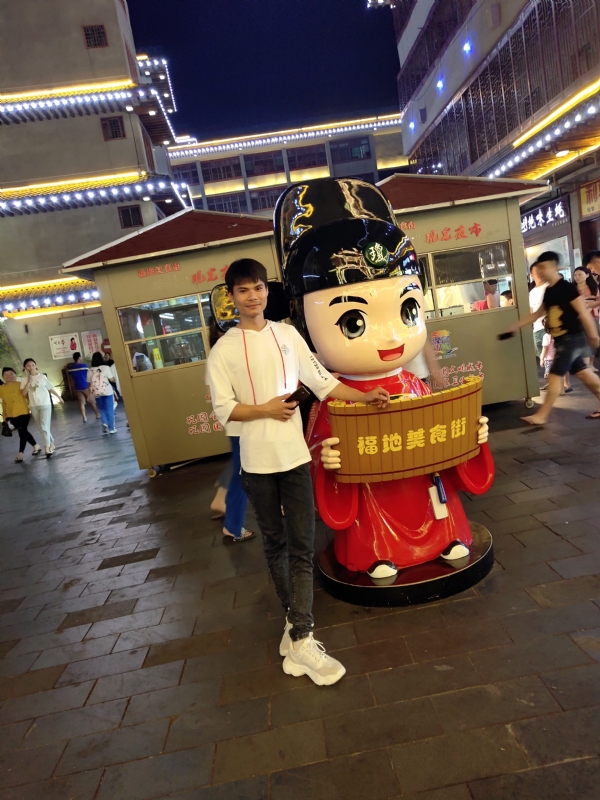 圆嘟嘟的瘦子的第一张照片--湛江相亲服务中心