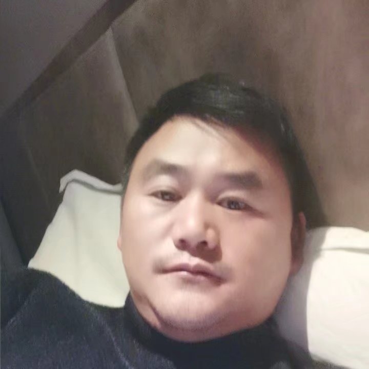 奔跑的第三张照片--湛江相亲服务中心