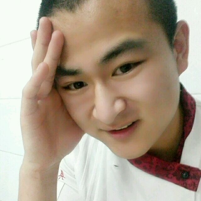 人潮拥挤的第一张照片--湛江相亲服务中心