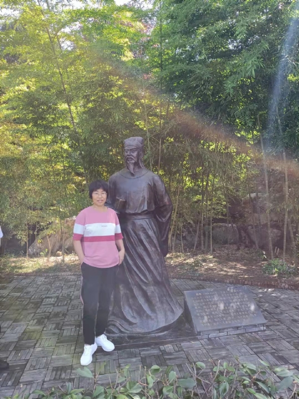 秋天的菊花的第一张照片--湛江相亲服务中心