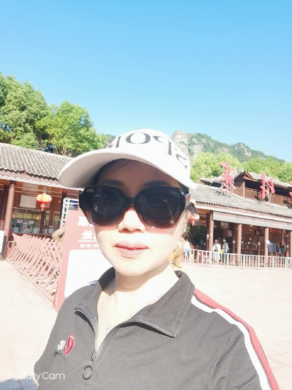 山百合的第一张照片--湛江相亲服务中心