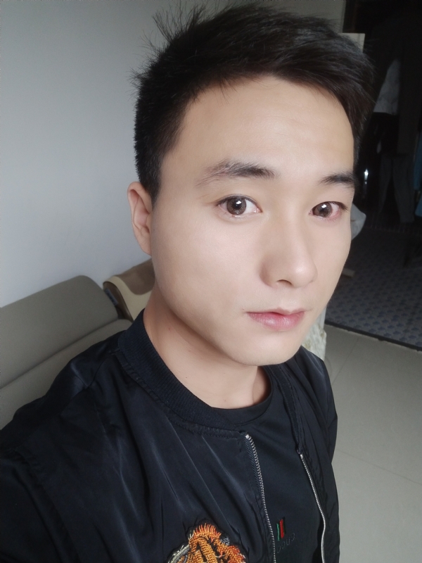 何凡的第三张照片--湛江相亲服务中心