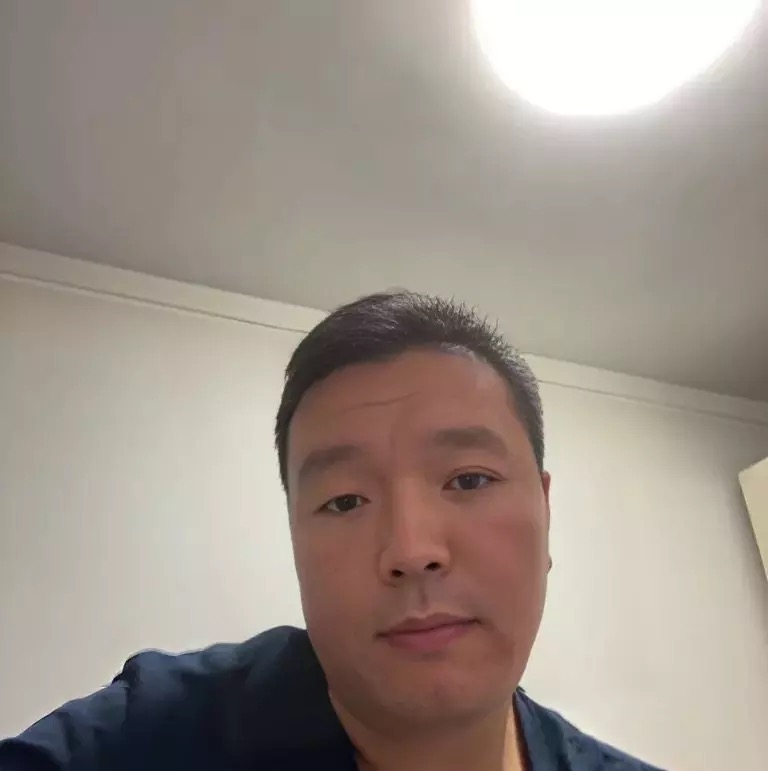 穿唐装的松鼠的第一张照片--湛江相亲服务中心