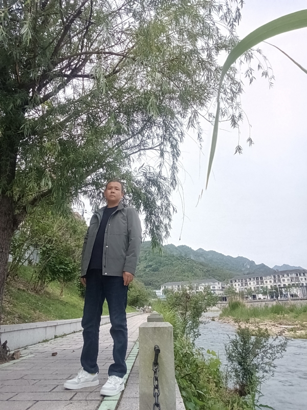 飞雪飘零的第一张照片--湛江相亲服务中心