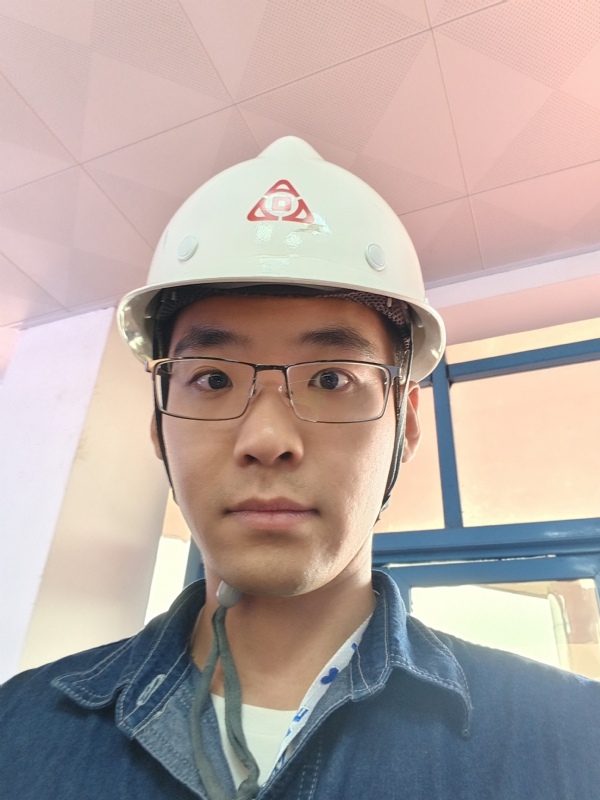 何鹏宇的第二张照片--湛江相亲服务中心