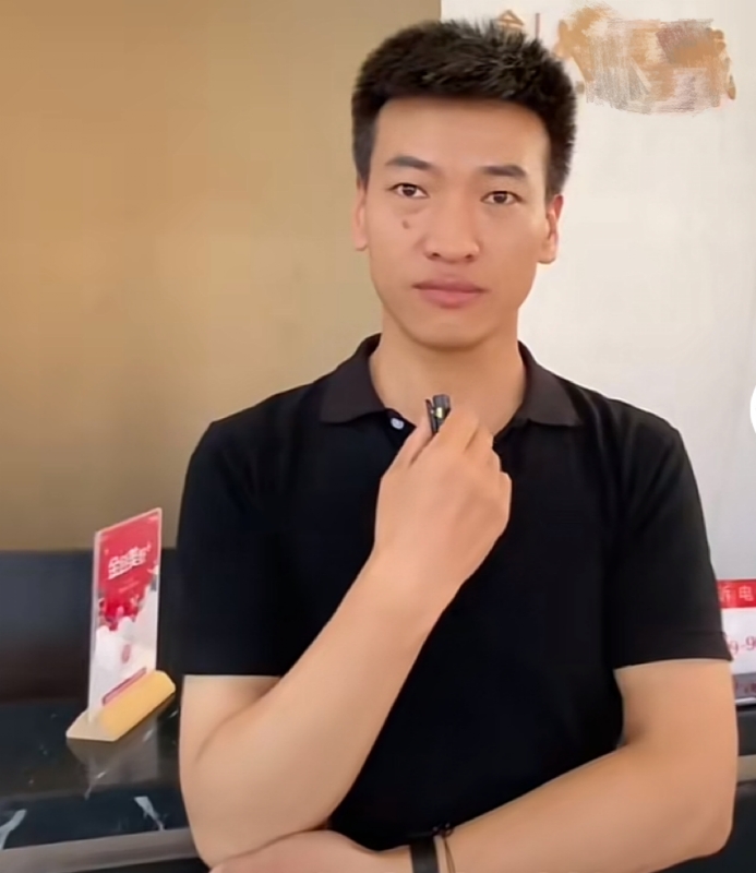 一杯梁白开的第一张照片--湛江相亲服务中心