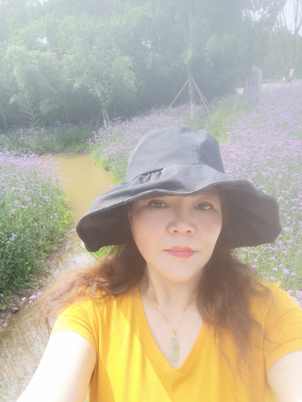 宛霞的第三张照片--湛江相亲服务中心