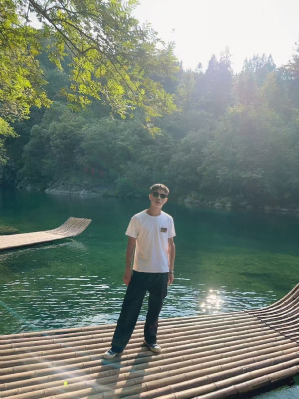 林言的第三张照片--湛江相亲服务中心