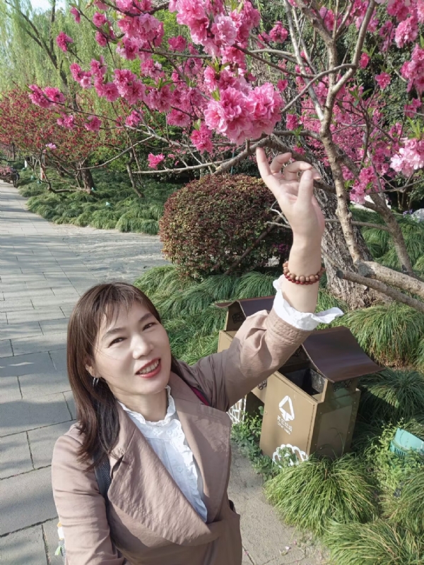 丽娜的第四张照片--湛江相亲服务中心