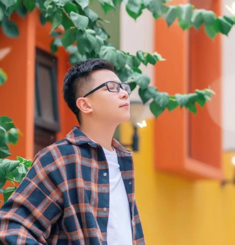 版本之子的第一张照片--湛江相亲服务中心